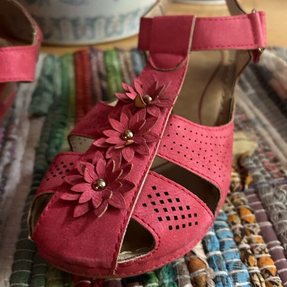 Elegant Pink Floral Women's Sandals Size 39/8 - Picture 2 of 16
